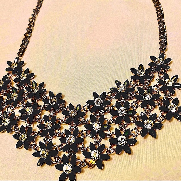 Y2K Black and Gold Toned Floral Bib Necklace - Picture 4 of 5